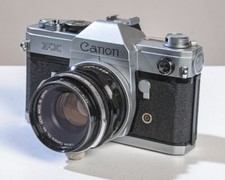 Canon Fx avec objectif Canon Lens 50mm f 1,8 + pare soleil canon + mode d'emploi