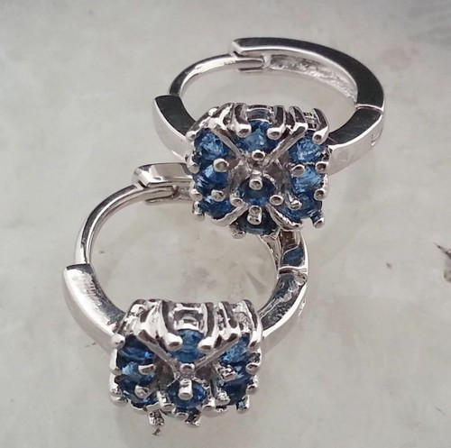 Petites boucles oreilles en - , d'oreilles