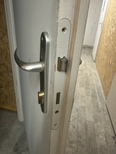 Ensemble serrure à encastrer avec cylindre et poignée