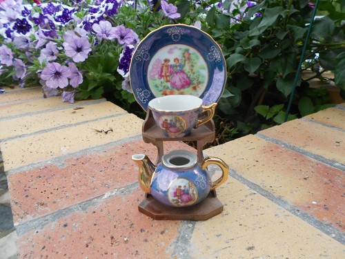 Cafetière tasse soucoupe - et,