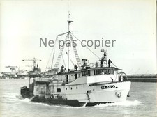 BATEAU vers 1960 thonier machinerie timonerie 4 photos d'époque La Rochelle