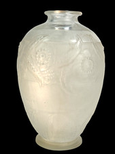 VASE SABINO  "LEA FLEURA " EPOQUE ART DECO BLANC OPAQUE DE FORME BALUSTRE 