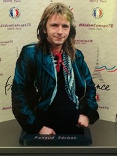 RENAUD en figurine de 30cm de hauteur.