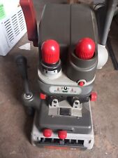 SILCA MATRIX SLX Machine pour copier et tailler reproduction clés à point