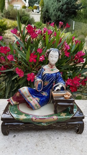 élégante figurine