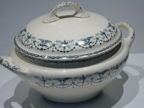 Ancienne soupière demi