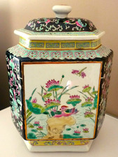 MAGNIFIQUE POT COUVERT, VASE HEXAGONAL, PORCELAINE DE CHINE, PEINT A LA MAIN