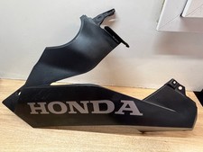 UN SABOT CARENAGE LATERAL