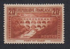 (FR1) Timbre n°262b Pont du Gard neuf* Signé Calves - cote 400 Euros lartdesgent
