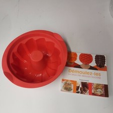 Tupperware grand moule silicone à brioche  kouglof rouge et livre démoulez les 