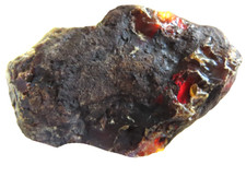 ambre brut rougeâtre de