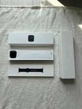 Apple Watch Series 5 44mm Boîtier en aluminium gris sidéral avec Bracelet Sport