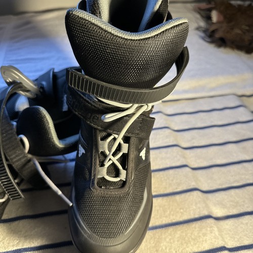 Selling rollerblade - a,