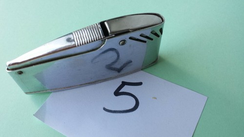 Ancien briquet à - n°5.,