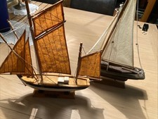 2 Maquettes De Voiliers  en Bois