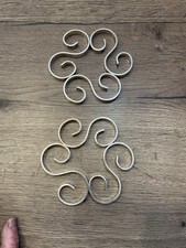 paire de dessous de bouteille