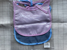 lot de 2 bavoirs à broder point de croix