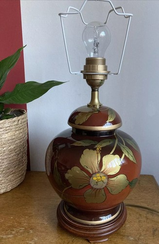 Striking ceramic lamp signed - lamp,