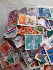 Lot de 1000 timbres du monde oblitérés en vrac