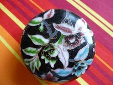 BOITE EN EMAUX  A FLEURS NEUVE