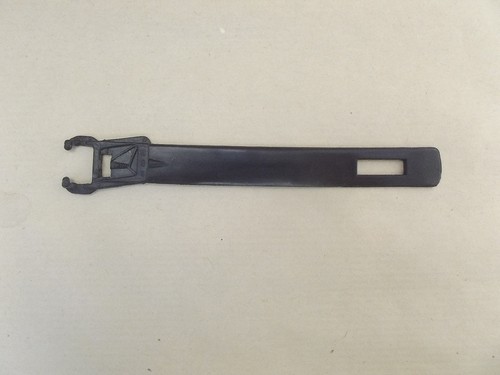 Kenner mask k - kenner, pale
