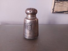 Saupoudreuse en argent massif