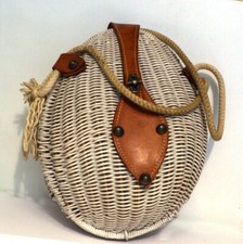 Joli Sac à Main En Osier Blanc et Cuir Marron Forme Coque Très Original Vintage