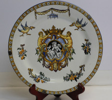 Assiette en faïence de GIEN 1875 Renaissance Italienne fond blanc
