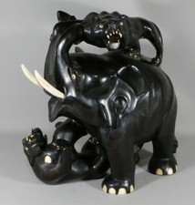 Elephant Attaqué Par Des Lions, Sculpture, Groupe En ébène Massif Vers 1930