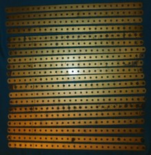 20 BANDES DE 25 TROUS DOREES DE 32cm réf 1 . MECCANO ANNEES 40/50 BOITE 2a à 10