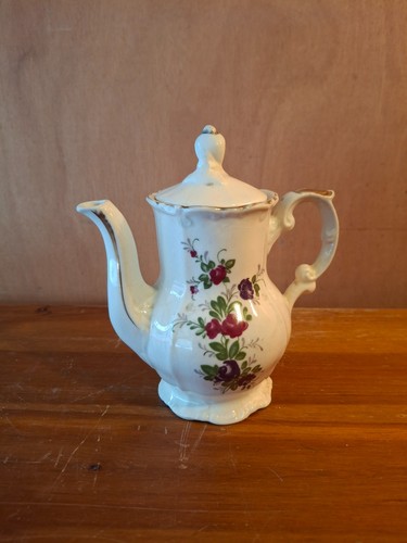 Petite cafetiere dinette - petite, de