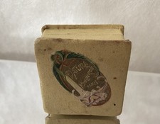 Ancienne Boîte à Poudre