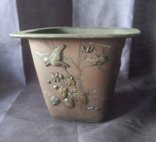 ancien pot ou cache pot asiatique en bronze sculpté en relief Japon Chine signé