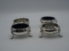 SUITE DE 4 SALERONS TRIPODE EN ARGENT MASSIF ORIGINE ANGLETERRE LONDRES 18 EME