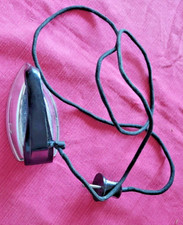 ANCIEN PETIT FER A REPASSER ELECTRIQUE DE VOYAGE  MARQUE AZD WEST GERMANY