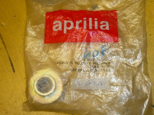 Douille tendeur chaine aprilia - douille,