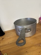 TOURNUS Ancienne Grosse casserole en aluminium estampillé restaurateur décoratif