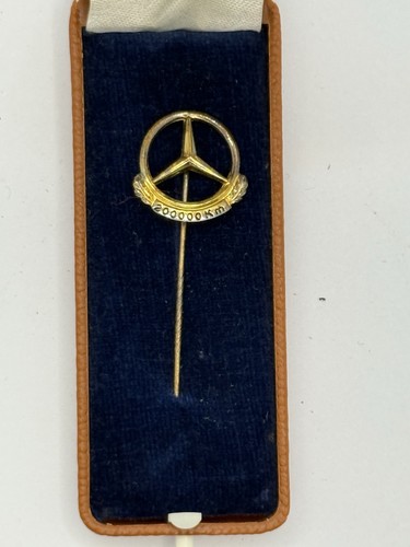 Automobilia insigne mercedes - automobilia,