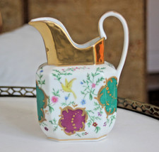 Pot à lait en  porcelaine de