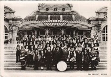 CPA VICHY L'Accordina de Mulhouse devant le Grand Casino (1221407)