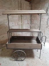 Charette présentoir pouvant faire candy bar