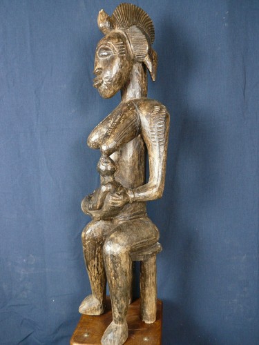 Ancienne statue maternité
