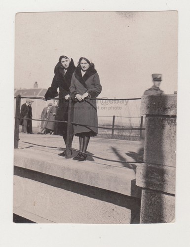 Deux jolies jeunes femmes