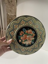 ANCIENNE BOITE EN FER VINTAGE MOTIF FLEURS NOIR EN RELIEF MADE IN HOLLANDE DECO