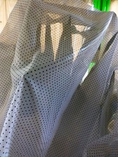 2,95x2,44,tissus voilage blanc petits pois noirs ,ourlé main de tous cotés 