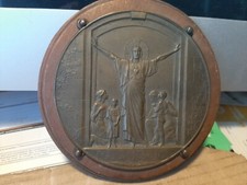 Médaillon en  laiton du christ - sur bois 