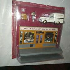 Voiture 1/43 IXO [] – Peugeot 203 Cube  - Diorama boulangerie décor + personnage