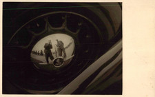 Autoportrait dans le chrome d'une voiture, Tirage vintage, ca.1930 Autoport