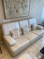 canapé cuir 2 à 3 places coloris beige bonne état  200€