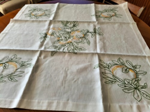 Nappe brodée mains - nappe,